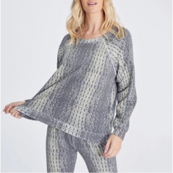 NWT 💋🦊 WILDFOX Wetlands Sommers Sweater - top only - Picture 5 of 14